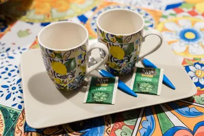 Set per la preparazione di tè e caffè presso Al Palazzetto di Milo
