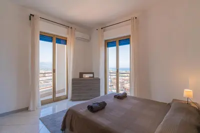 Letto o letti in una camera di Belvedere dell Etna - Ampio Appartamento con vista Mare e Taormina