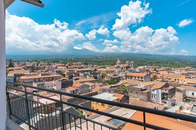 Vista generica su Giarre o vista sulla città dall'interno dell'appartamento