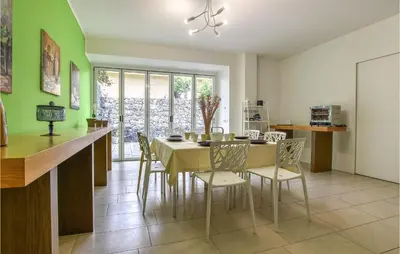 Cucina o angolo cottura di 4 Bedroom Cozy Home In Mascalucia