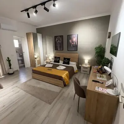 La Via Di Mezzo