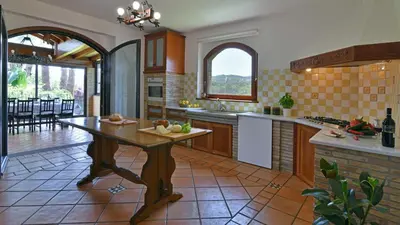 Cucina o angolo cottura di VILLA BIDDIZZA 10, Emma Villas