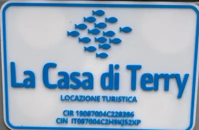 Certificato, attestato, insegna o altro documento esposto da La casa di Terry
