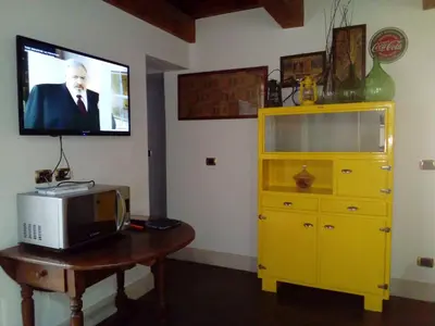 TV o dispositivi per l'intrattenimento presso APPARTAMENTO a CENTRO STORICO DI CATANIA