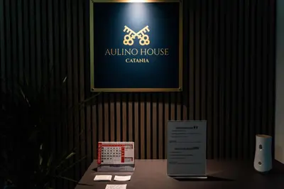 Certificato, attestato, insegna o altro documento esposto da Aulino House