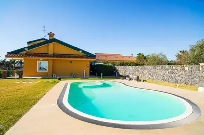 Piscina di Bright apartment in Acireale, 60 sqm with shared pool o nelle vicinanze
