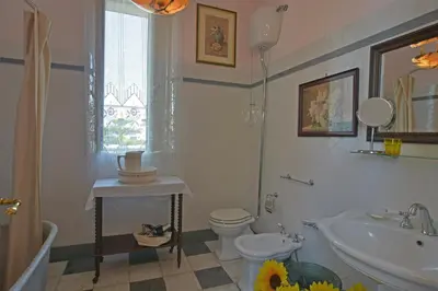 Bagno di Palazzo Nicotra Dimora Storica