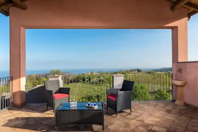 Paesaggio naturale nelle vicinanze della casa vacanze