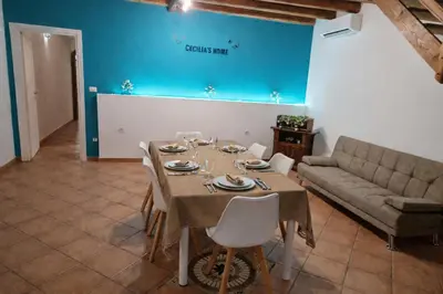 Area soggiorno di Cecilia's home