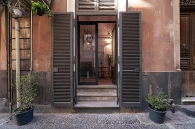 Facciata o entrata di Baroque design apartment in historical city center