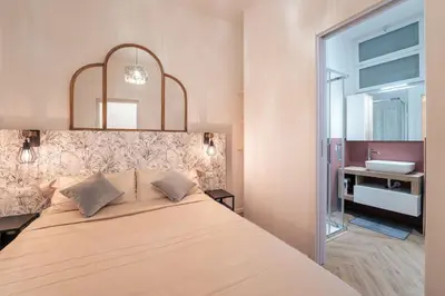 Letto o letti in una camera di Elegant design apartment in historical city center