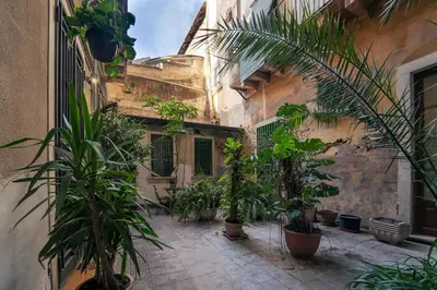 Giardino di Elegant design apartment in historical city center