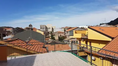 Vista generica su Nicolosi o vista sulla città dall'interno dell'appartamento