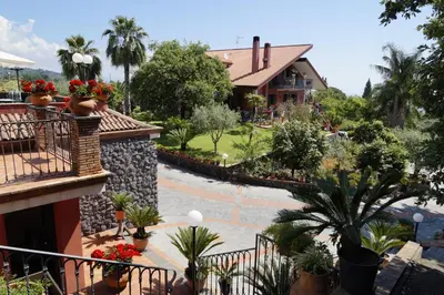 Giardino di Villa esclusiva con piscina privata e vista Etna