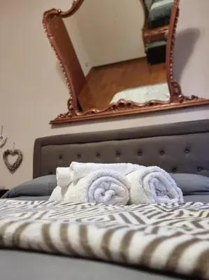 Letto o letti in una camera di VintageCo. Apartments