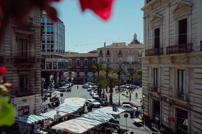 Vista generica su Catania o vista sulla città dall'interno dell'appartamento