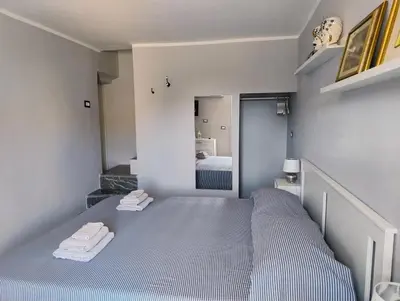 Letto o letti in una camera di Pomelia