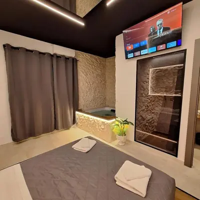 Letto o letti in una camera di Dark & Light rooms & luxury suites