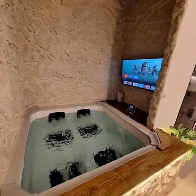 TV o dispositivi per l'intrattenimento presso Dark & Light rooms & luxury suites