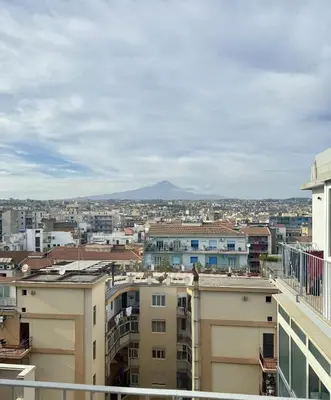 Vista generica su Catania o vista sulla città dall'interno dell'appartamento