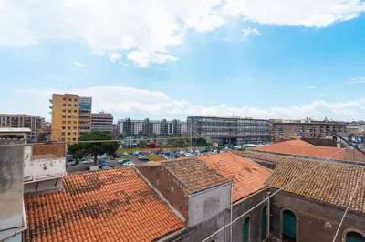 Vista generica su Catania o vista sulla città dall'interno dell'appartamento