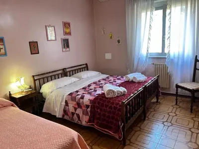 Letto o letti in una camera di Casa Etna Sea immersa nel verde a 5 min a piedi dal mare tra Etna & Taormina