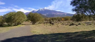 Vista generica sulle montagne o vista sulle montagne dall'interno dell'appartamento