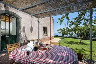 Paesaggio naturale nelle vicinanze of country house