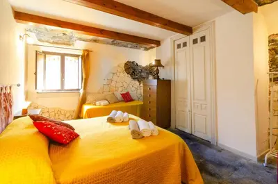 Letto o letti in una camera di La Vecchia Torre - Villa panoramica in Collina