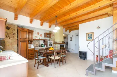 Cucina o angolo cottura di La Vecchia Torre - Villa panoramica in Collina