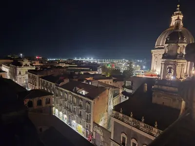 Vista generica su Catania o vista sulla città dall'interno della casa vacanze