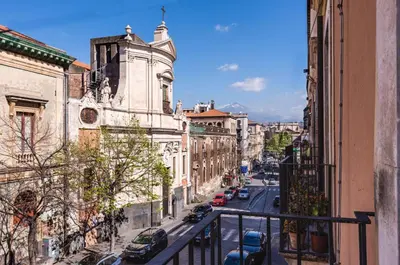 Vista generica su Catania o vista sulla città dall'interno dell'appartamento