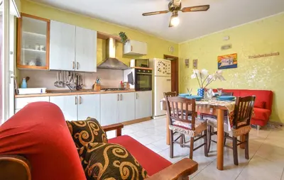 Cucina o angolo cottura di 2 Bedroom Stunning Apartment In Mascali