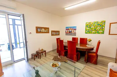 Area soggiorno di Intro art music house