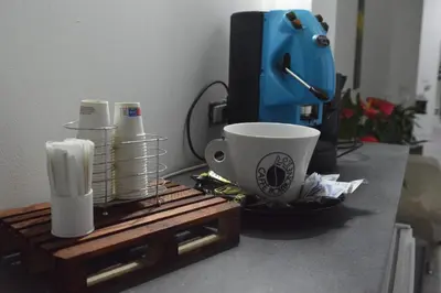 Set per la preparazione di tè e caffè presso Adriano's Rooms