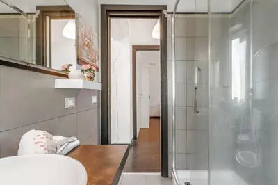 Bagno di GuestHost - Spacious Coastal Flat in Aci Castello