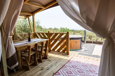 Balcone o terrazza di Koru Etna Glamping - lodge con vasca idromassaggio privata