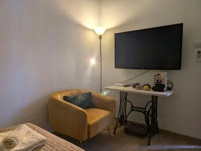 TV o dispositivi per l'intrattenimento presso N amuri room a due passi del mare