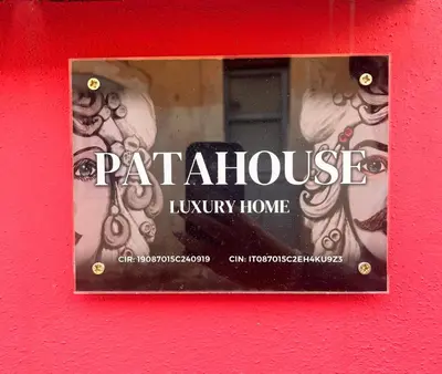 Certificato, attestato, insegna o altro documento esposto da PataHouse