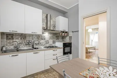 Cucina o angolo cottura di GuestHost - Charming Apartment Near Villa Bellini in Catania