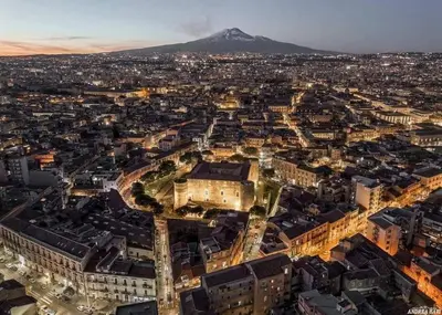 Vista generica su Catania o vista sulla città dall'interno dell'appartamento