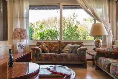 Area soggiorno di Elegante Villa con Giardino tra Catania ed Etna