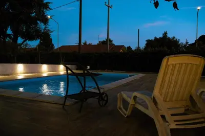 Piscina di Le Pernici Apartments o nelle vicinanze