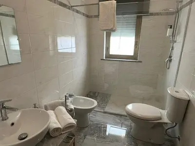 Bagno di Rifugio tra Etna e mare