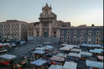 Vista generica su Catania o vista sulla città dall'interno dell'appartamento