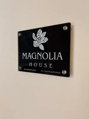 Certificato, attestato, insegna o altro documento esposto da Magnolia house