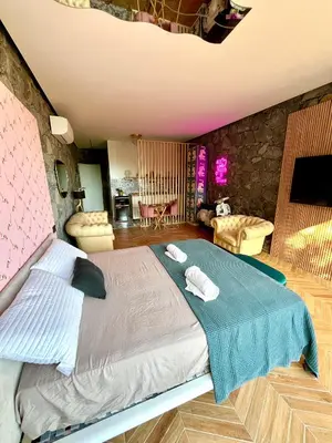 Letto o letti in una camera di Dolce Lava - Luxury LavaStone Suite