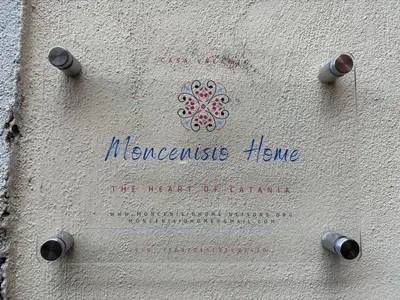 Certificato, attestato, insegna o altro documento esposto da Moncenisio Home