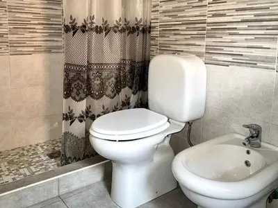 Bagno di EnjoyCasa Tra Sole Mare e L'Etna