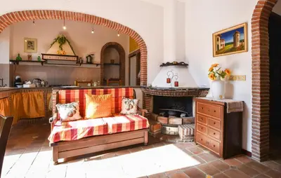 Area soggiorno di 1 Bedroom Gorgeous Home In Mascalucia